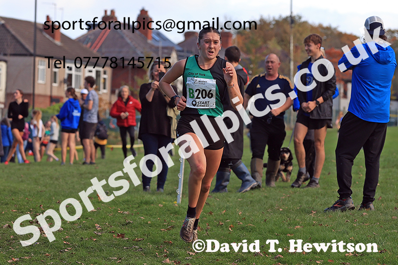 Senior women, 2024 Northern Cross Country Relays, Graves Park, Sheffield.   Photo: David T. Hewitson/Sports for All Pics